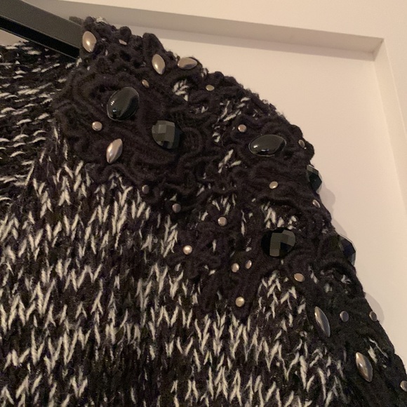 ONLY brand sweater with delicate embroidery on shoulders - Picture 3 of 6